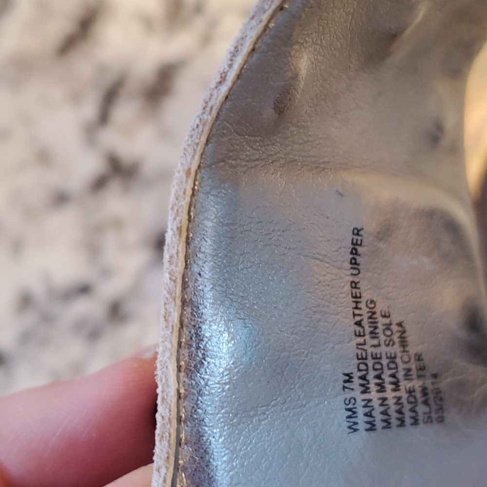 Women's Kenneth Cole Reaction Silver Sandals - Picture 7 of 8